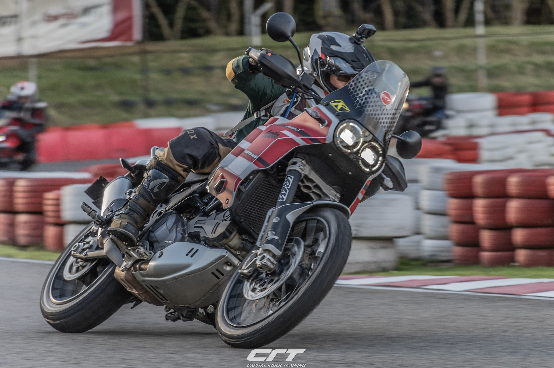 cursos en moto doble propósito todoterreno Capital Rider aventura bmw moto ducati