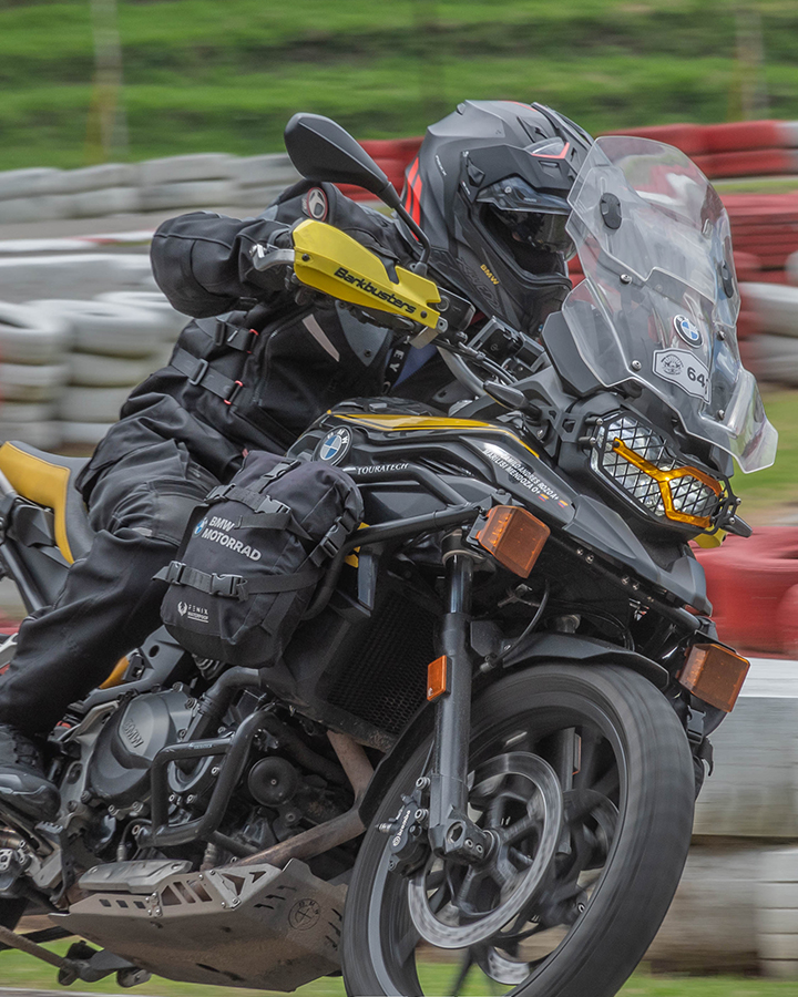 Curso de conducción bmw en moto de alto cilindraje