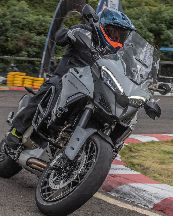 Cursos de moto Ducati en pista bogota
