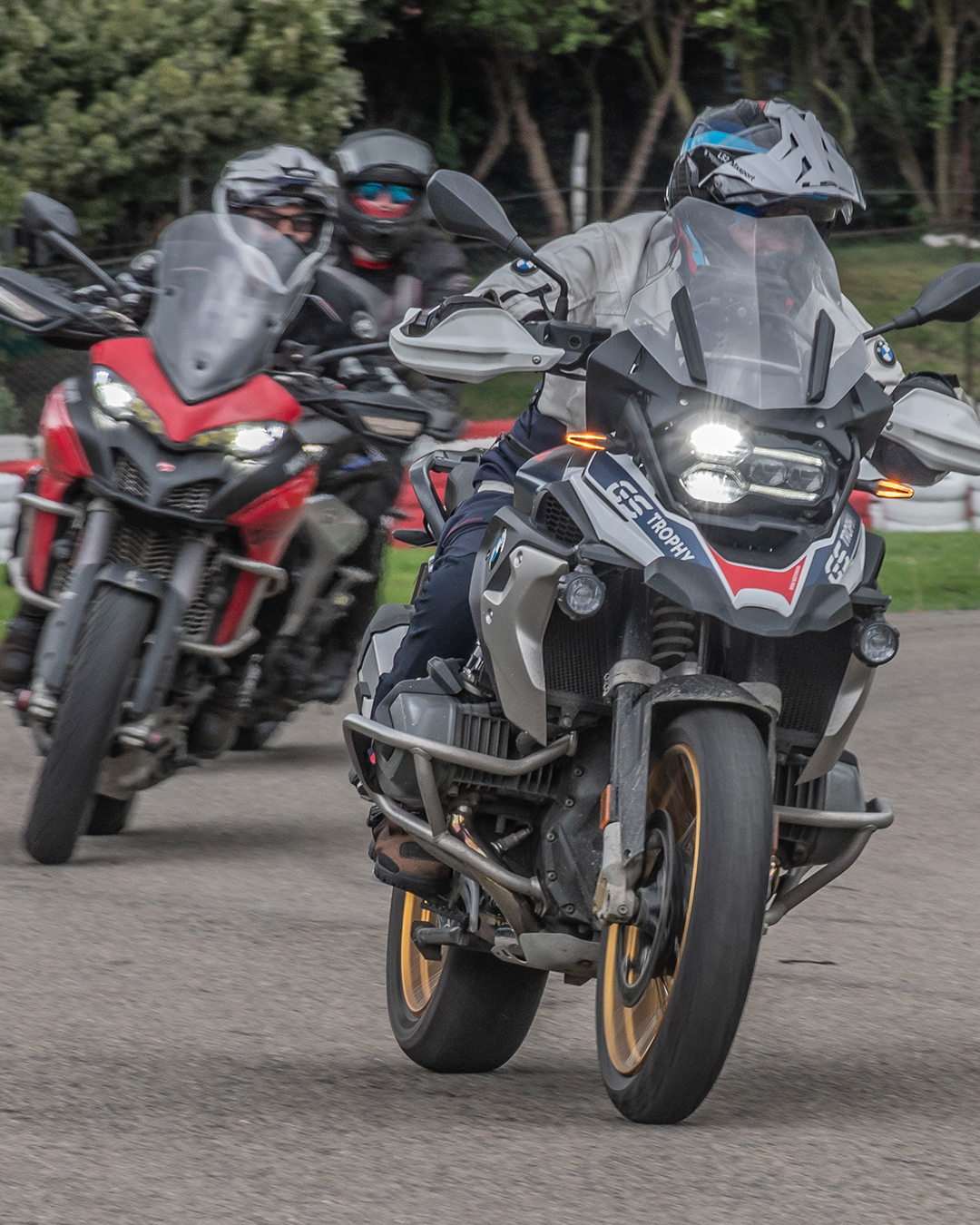 cursos de conduccion moto bmw motorrad colombia capital rider