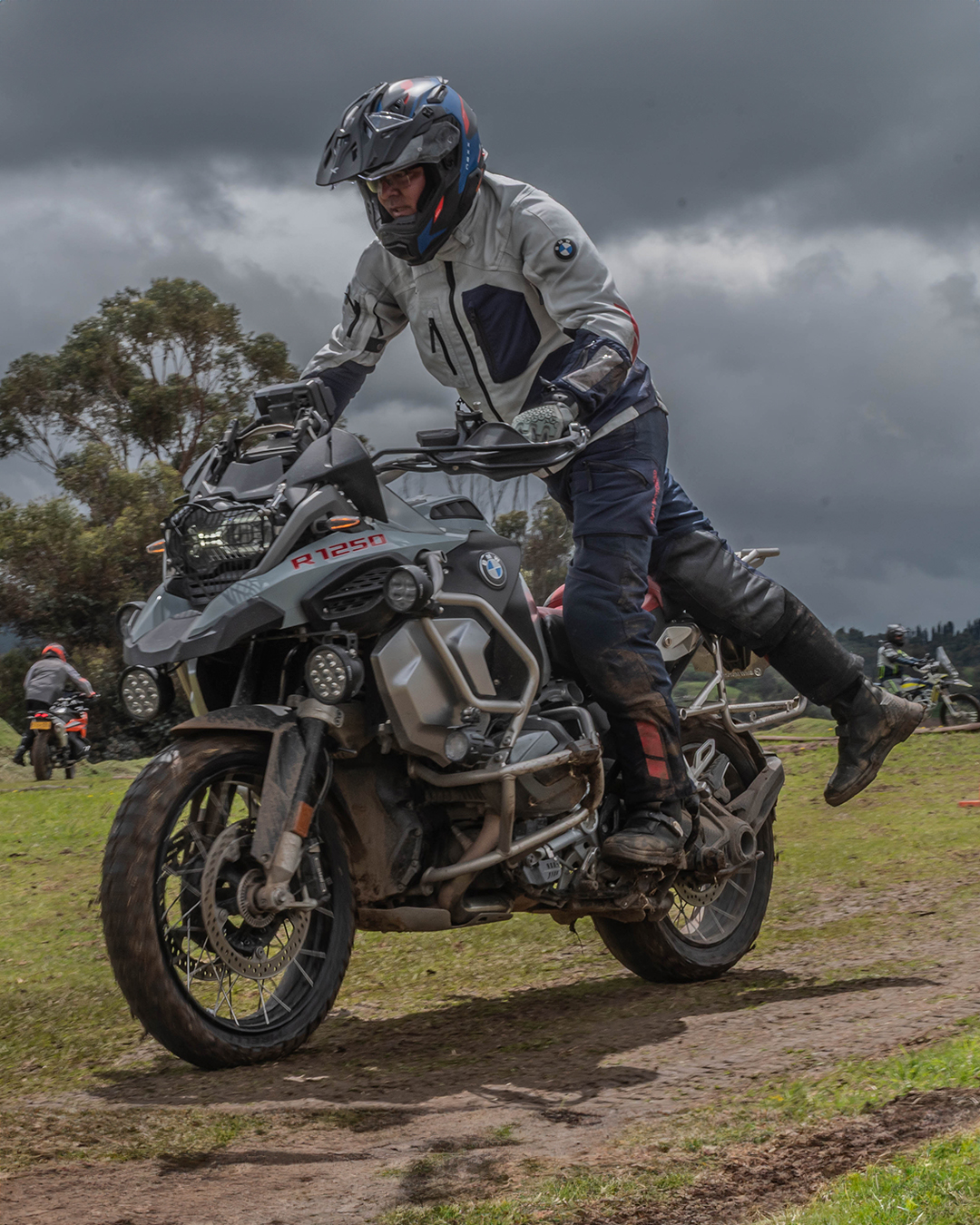 cursos de conduccion offroad bmw motorrad colombia capital rider