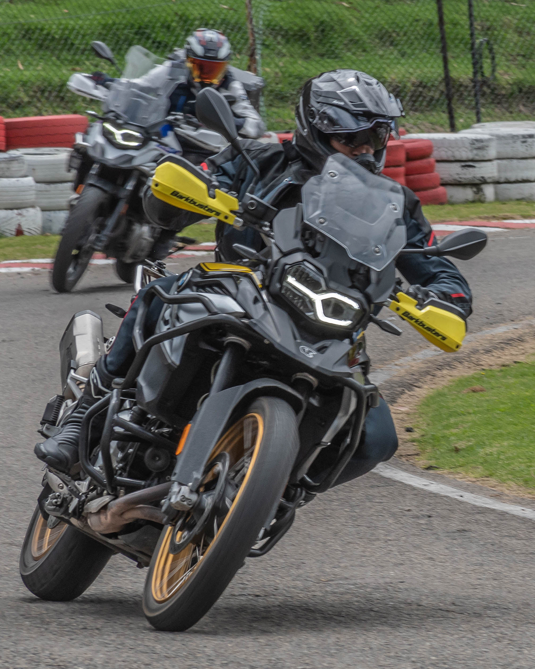 cursos de conduccion onroad bmw motorrad colombia capital rider